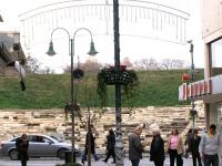 Κρεμαστές ζαρντινιέρες στο κέντρο της Λάρισας